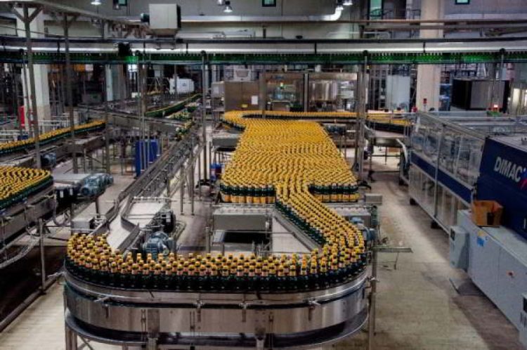 O fabrică de bere dăruieşte berea rămasă nevândută