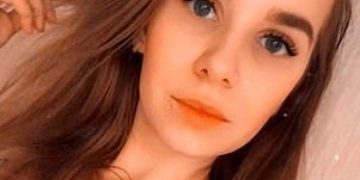 Cum arată de fapt „asistenta” care a tratat pacienții cu Covid-19 în lenjerie intimă