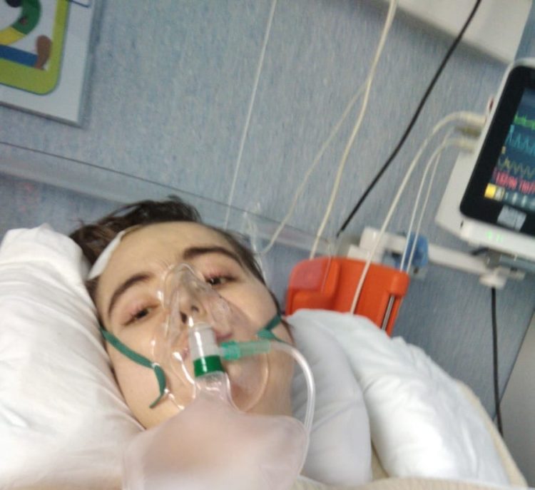 Strigăt disperat pentru Ionuț, adolescentul din Poienile Izei. Are nevoie de ajutor ca să moară acasă