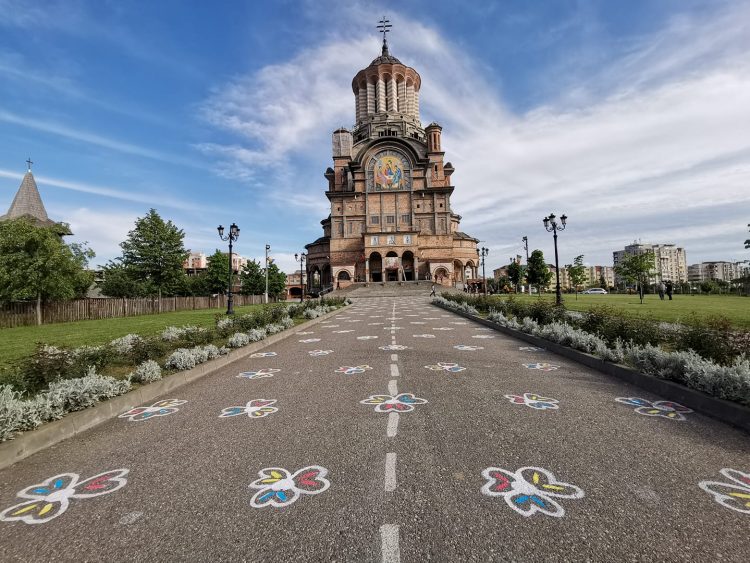 Catedrala Episcopală din Baia Mare este pregătită pentru credincioși