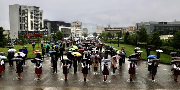 Sute de băimăreni au participat la Sfânta Liturghie oficiată în fața Catedralei Episcopale din Baia Mare. FOTO