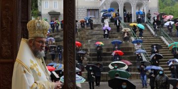 Mănăstirea Rohia a fost luată cu asalt de credincioși. GALERIE FOTO