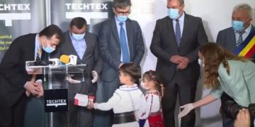 Ospitalitate maramureșeană: Premierul Orban a primit cadouri de la copii