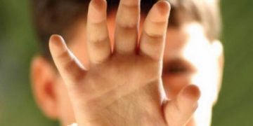 Minori agresați sexual de doi bărbați într-un mall. Au fost ademeniți cu bani şi dulciuri