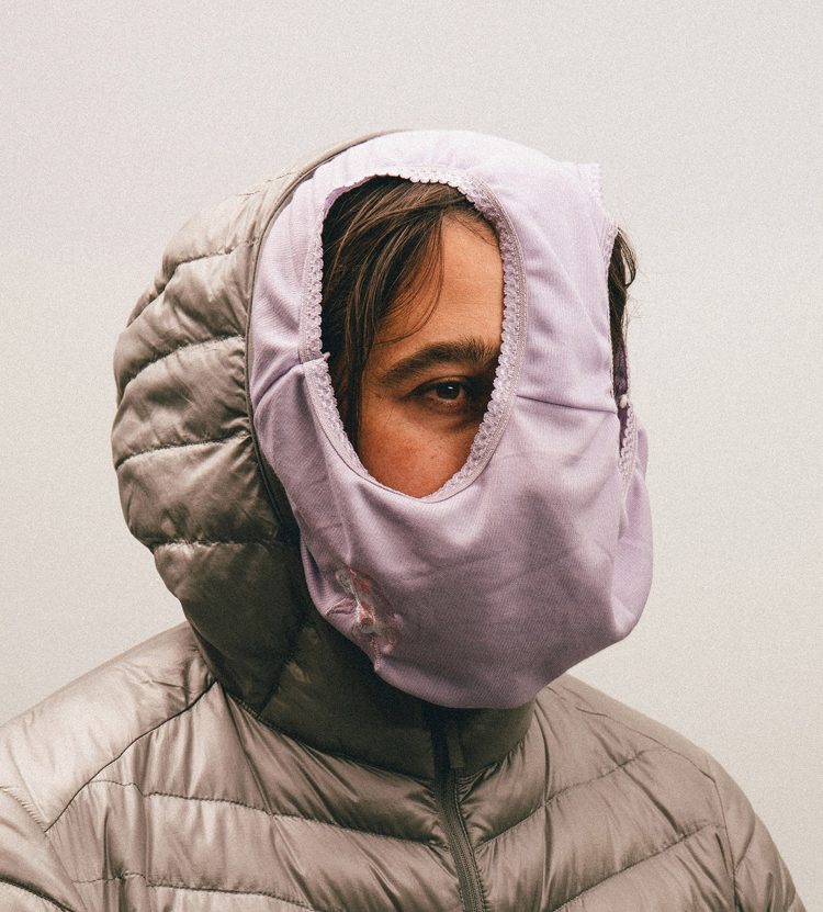 Mască sau botniță? Protecție sau cenzură?