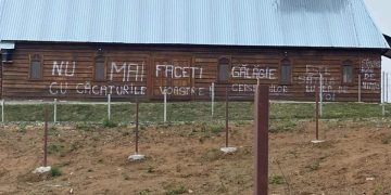 Lăcaş de cult din Maramureş profanat de localnicii care nu mai suportau slujbele transmise la boxe
