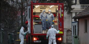 Coronavirusul închide temporar una dintre cele mai renumite firme din România