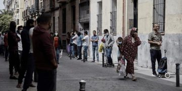La Madrid se prevede cea mai mare criză alimentară de după război, deja 82.000 de persoane primesc hrană de la primărie