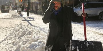 Vortexul polar dezlănțuit. În New York a început să ningă în mai