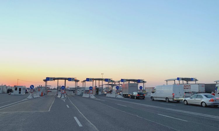 Zece puncte de trecere a frontierei deschise la graniţa româno-ungară