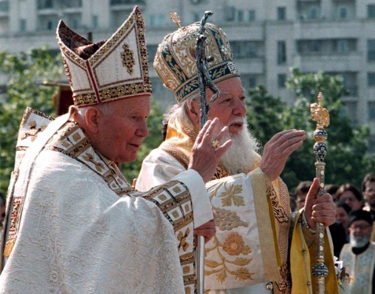 21 de ani de la un eveniment istoric pentru România: vizita Sfântului Părinte Papa Ioan Paul al II-lea