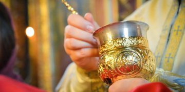 Patriarhia nu este de acord cu lingurița de unică folosință la împărtășanie