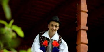 În puțin peste 72 de ore a fost adunată suma de 14.500 euro și a fost achitat transportul din Italia al lui Ionuț Petreuş, tânărul care a vrut să moară acasă