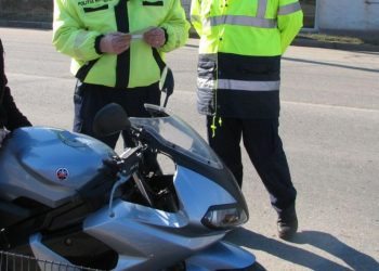Minor din Bârsana depistat de poliţişti conducând o motocicletă neînmatriculată