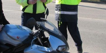 Minor din Bârsana depistat de poliţişti conducând o motocicletă neînmatriculată