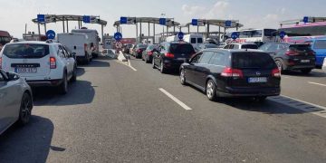 Aglomeraţia continuă și astăzi la frontiera cu Ungaria. Timpii de aşteptare sunt foarte mari