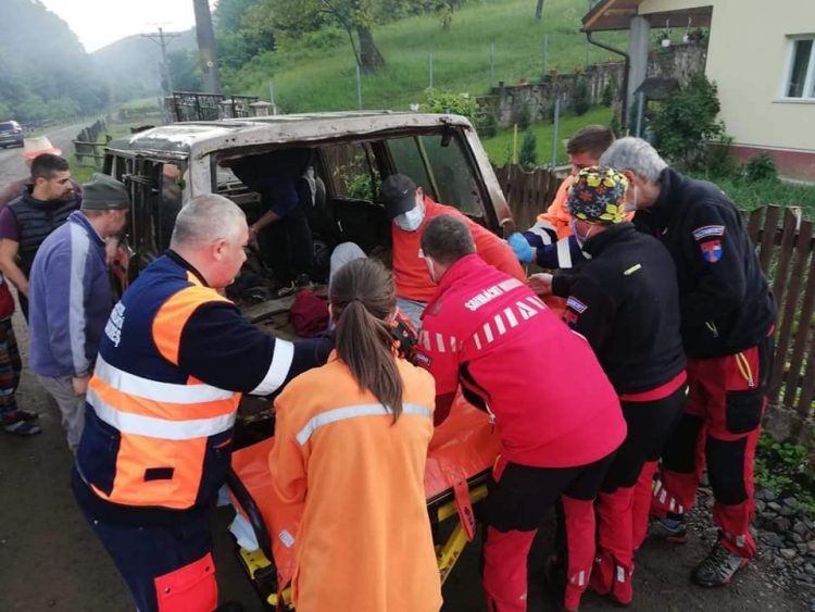 Un bărbat s-a răsturnat cu ATV-ul la Strâmtura, un altul a ajuns cu maşina pe plafon la Vișeu de Sus