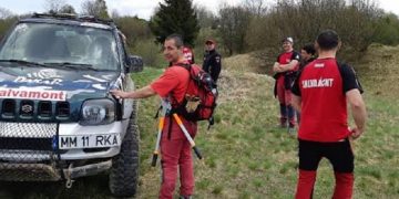 Mai multe trasee turistice din Maramureş, curăţate, marcate şi remarcate de salvamontişti și voluntari – FOTO