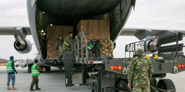 Circa 200 de tone şi materiale şi echipamente medicale au fost achiziţionate de MApN