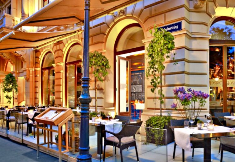 Toți locuitorii Vienei primesc 50 de euro de familie pentru a ieși la restaurant, voucherele vor fi primite prin poștă