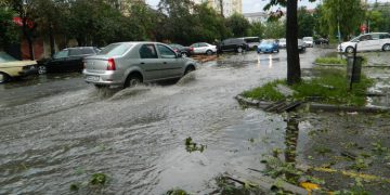 Vremea ploioasă se va menţine până pe 5 mai