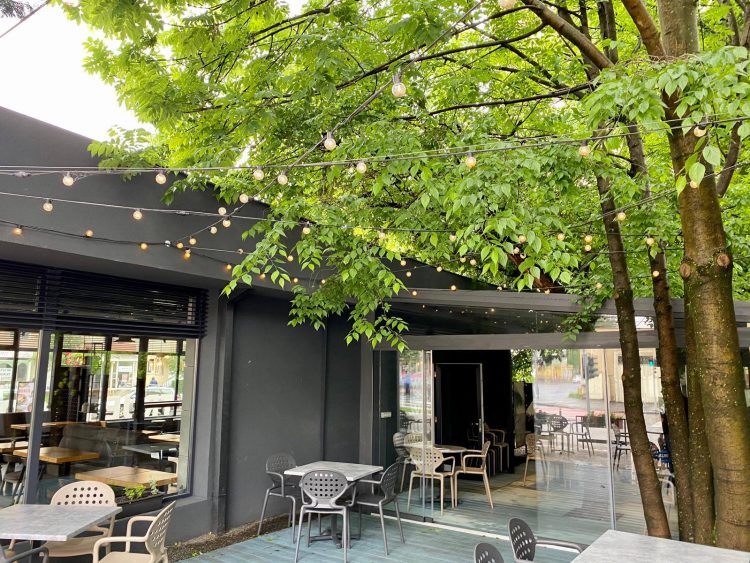 Tarife de închiriere reduse cu 50 % pentru terase și valabilitate prelungită a avizelor destinate acestora