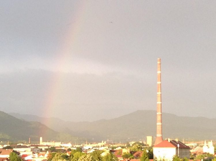 Curcubeul fantastic peste Baia Mare. Dumnezeu nu ne lasă la greu