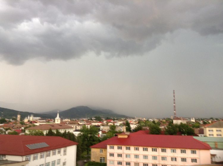 Vine „potopul” peste Baia Mare. GALERIE FOTO