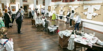 „Chipuri și cămeși” la Muzeul de Etnografie și Artă Populară