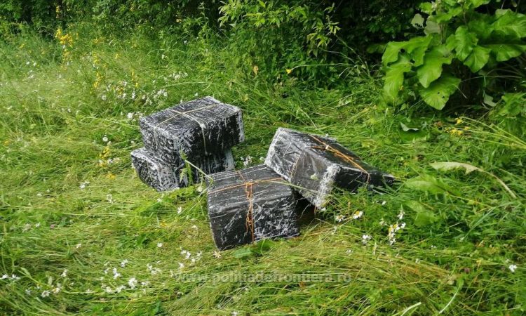 Intervenție cu focuri de armă pentru a prinde niște contrabandiști. Țigări în valoare de peste 56.000 lei confiscate la frontiera de nord