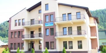 Contre dure între primarul și vicele din Moisei. Mărul discordiei, o urare făcută pe Facebook