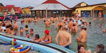 Ştrandul termal din Tăşnad se redeschide din 19 iunie