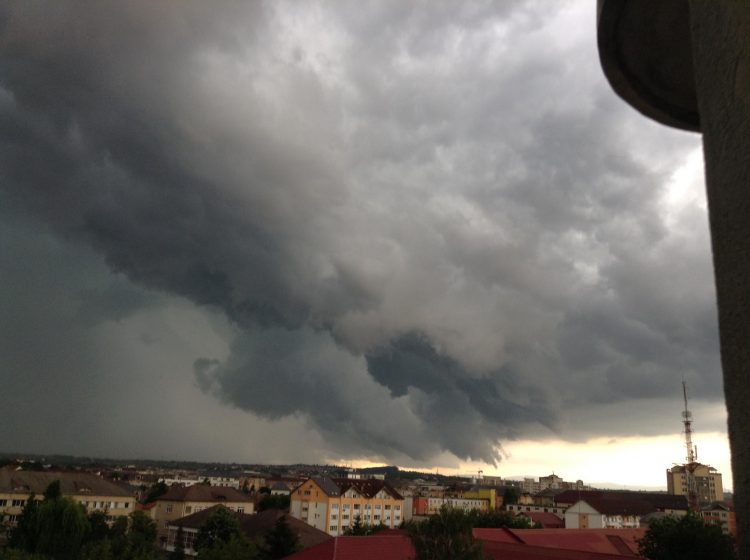 Vine „potopul” peste Baia Mare. GALERIE FOTO