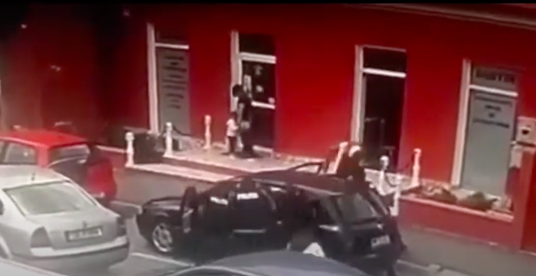 Maramureșeni prinși în flagrant în timp ce furau bani și bijuterii dintr-o casă din Sibiu – VIDEO