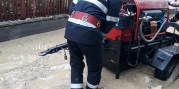 Inundații la Lăpușel. Mai multe gospodării, sub ape! – FOTO și VIDEO