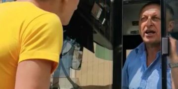 Scandal în trafic pe str. Minerilor. Şoferul unui autobuz, înjurat de un participant la trafic