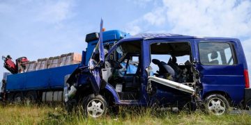 Microbuz cu români distrus în Cehia de un camion. O româncă a murit, iar alții șapte se luptă să supraviețuiască