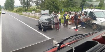 Maşină făcută praf la Dumbrăviţa, trei victime – foto