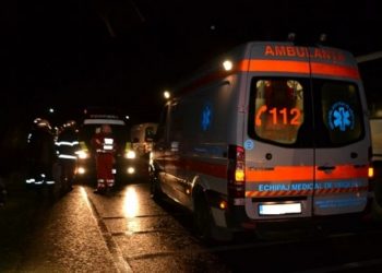 Trei tineri răniți după ce maşina condusă de un şofer beat a ajuns într-o groapă între Coroieni și Baba