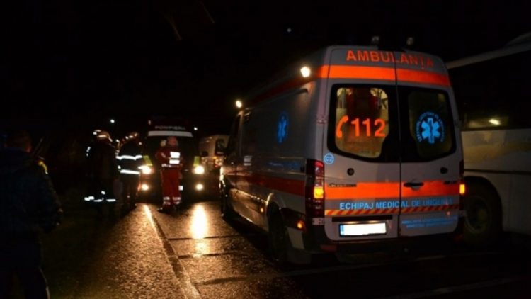 Trei tineri răniți după ce maşina condusă de un şofer beat a ajuns într-o groapă între Coroieni și Baba