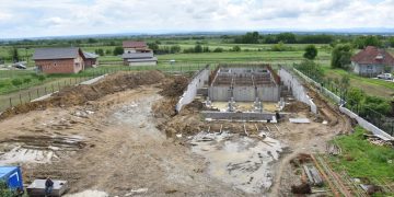 Bazin de înot didactic la Fărcașa