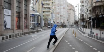 Un băiețel de opt ani a fost spulberat de o mașină