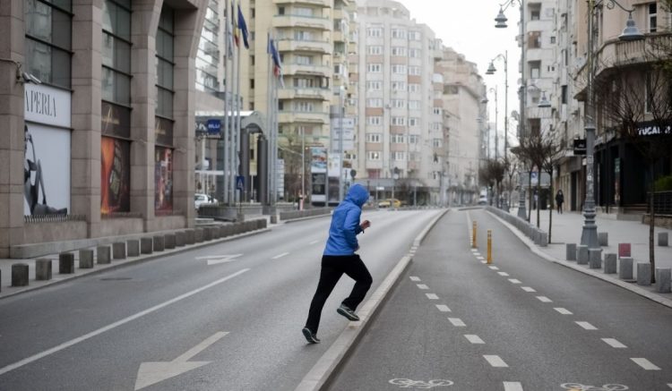 Un băiețel de opt ani a fost spulberat de o mașină