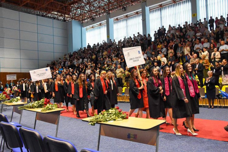 Serbările de sfârșit de an în curtea școlii, interzise