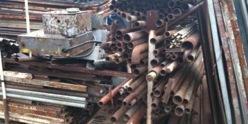 Patru băimăreni, prinşi în flagrant în timp ce transportau fier vechi furat de la o firmă de pe str. Oborului