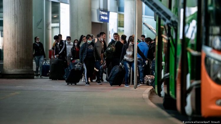 Germania va ridica restricțiile impuse lucrătorilor sezonieri din agricultură