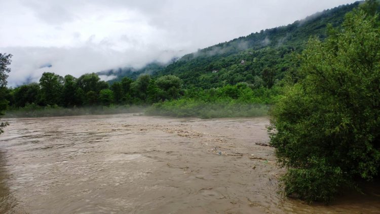 COD GALBEN. Pericol de inundaţii pe Vişeu, Iza şi Lăpuş