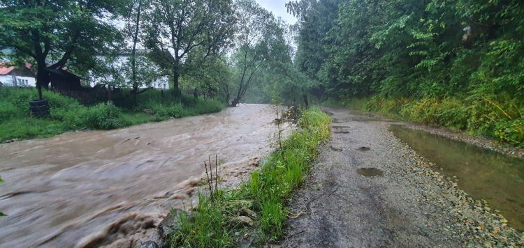 Prăpăd la Borşa! Peste 200 de familii izolate, o parte din oraş fără energie electrică – GALERIE FOTO