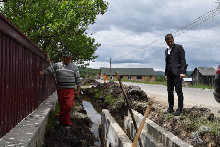 Lucrările pe Valea Izei avansează în mod alert și în comuna Ieud