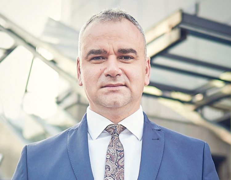 Traseismul politic pe linia PNL – USR